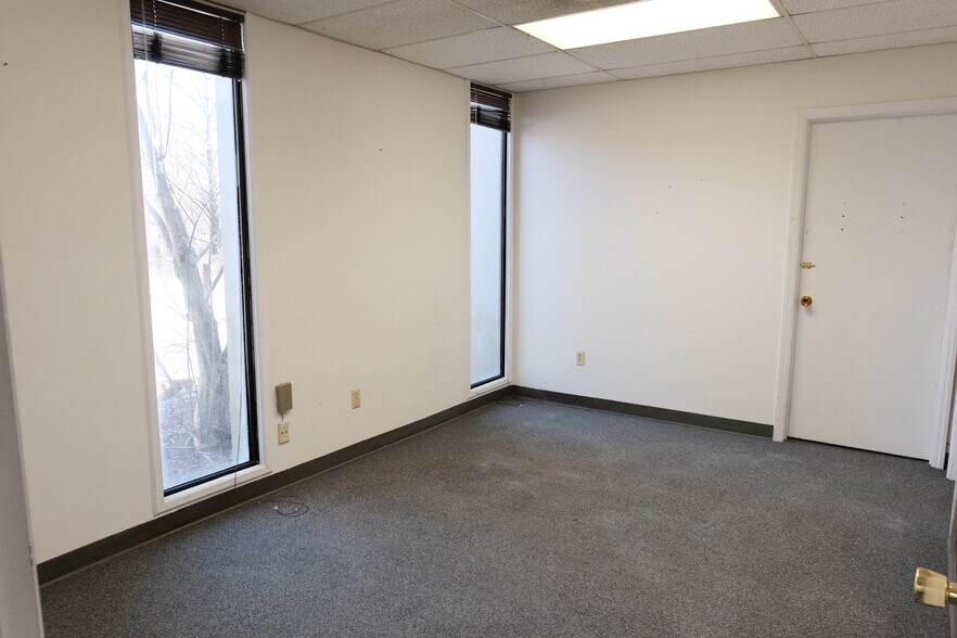More Photos Of 190-192 Metro Dr, Spartanburg Flex For Lease