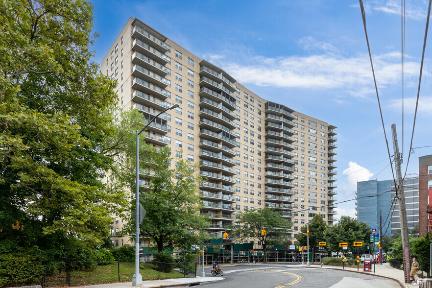 Primary Photo Of 2500 Johnson Ave, Bronx Apartments For Lease