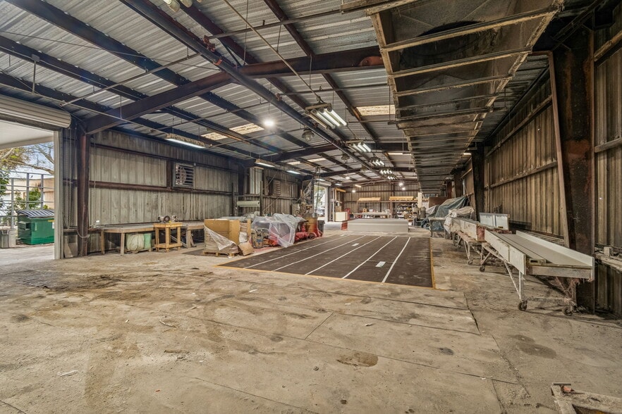 More Photos Of 1060 Harbor Lake Dr, Safety Harbor Light Manufacturing For Sale