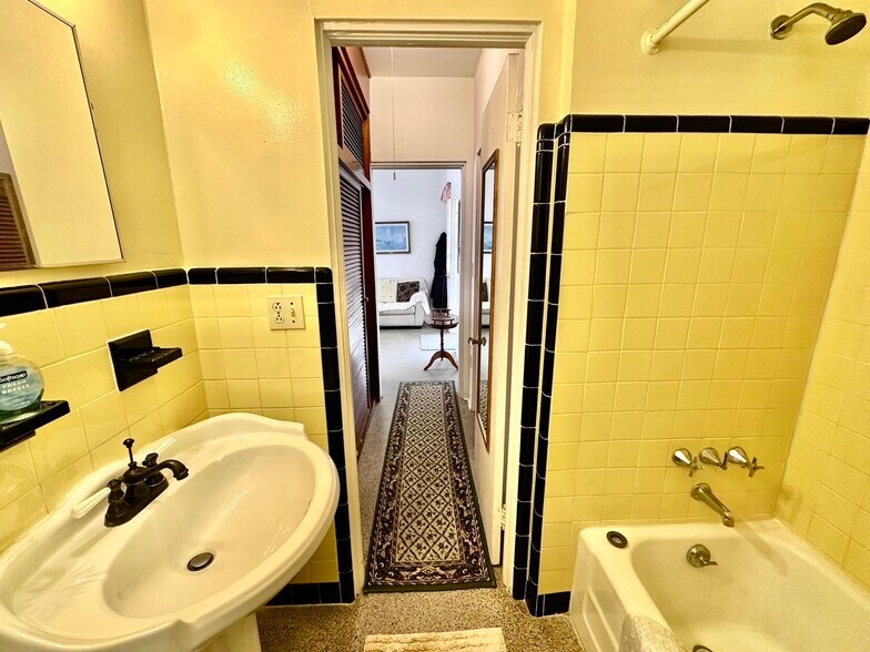 More Photos Of 2212 N Surf Rd, Hollywood Specialty For Sale