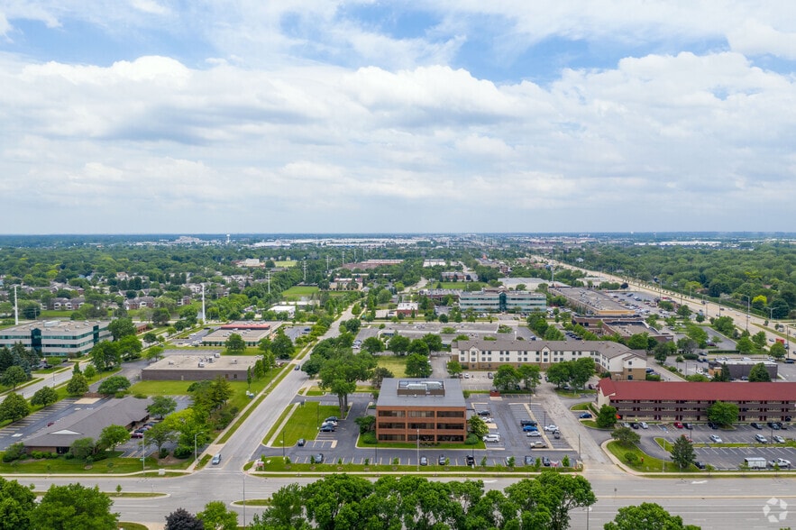 More Photos Of 1601 Bond St, Naperville Office For Lease