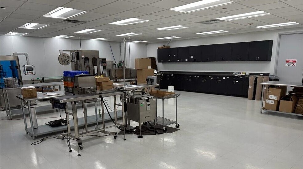 More Photos Of 48 Mall Dr, Hauppauge Light Manufacturing For Lease