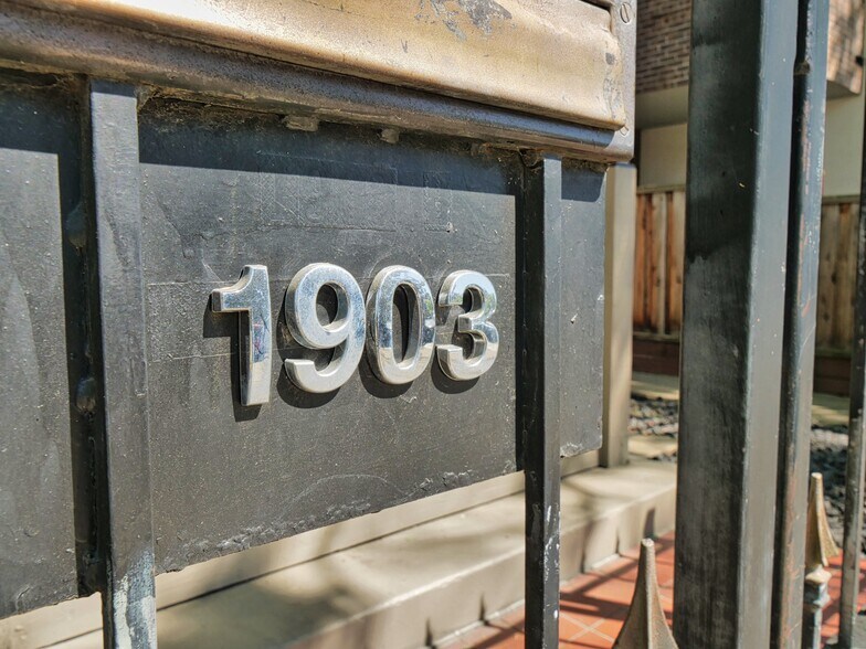 More Photos Of 1901-1903 H St, Sacramento Apartments For Sale