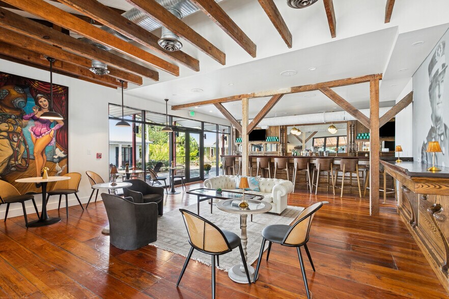 More Photos Of 301 S Toulme St, Bay Saint Louis General Retail For Lease