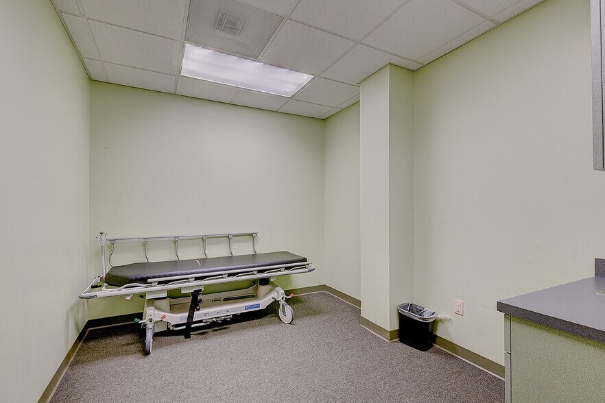 More Photos Of 855 Lehigh Ave, Union Township Office For Lease