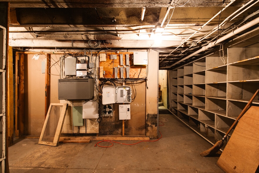 More Photos Of 1641 W Broad St, Richmond Office For Sale