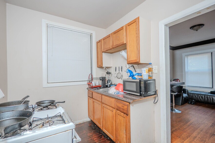 More Photos Of 7701 S Eggelston St, Chicago Apartments For Sale
