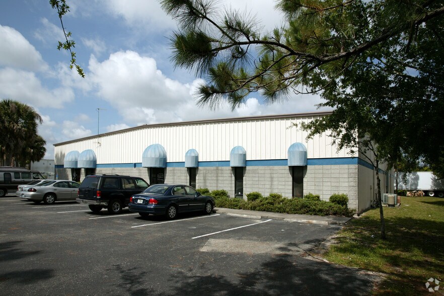 More Photos Of 5826-5830 Corporation Cir, Fort Myers Warehouse For Lease