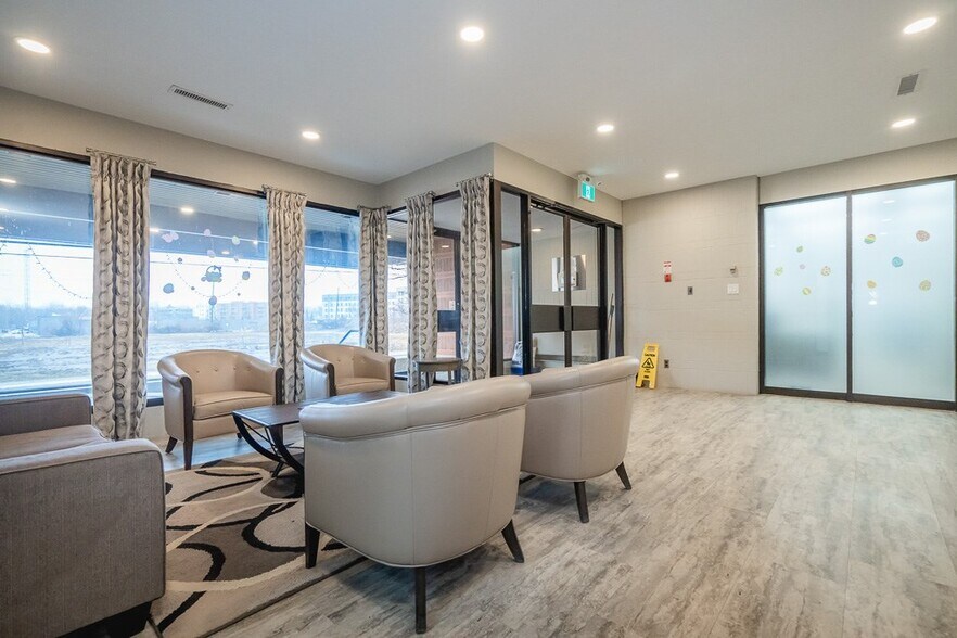 More Photos Of 174 West St, Orillia Office For Sale