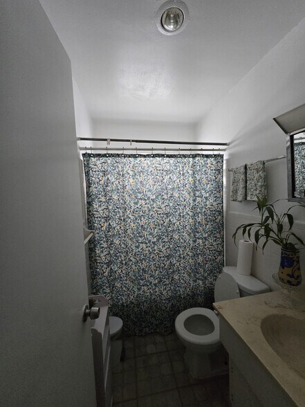 More Photos Of 1927- 1929 Roosevelt st, Hollywood Apartments For Sale