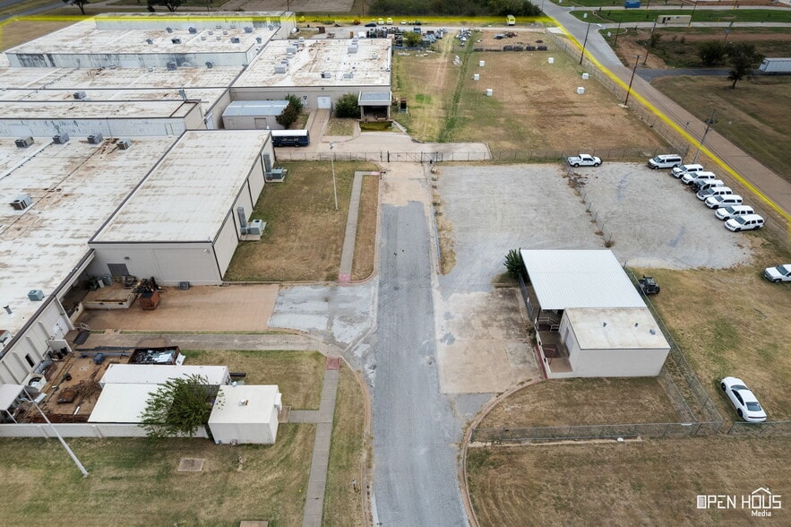More Photos Of 2813 Central Fwy E, Wichita Falls Industrial For Sale