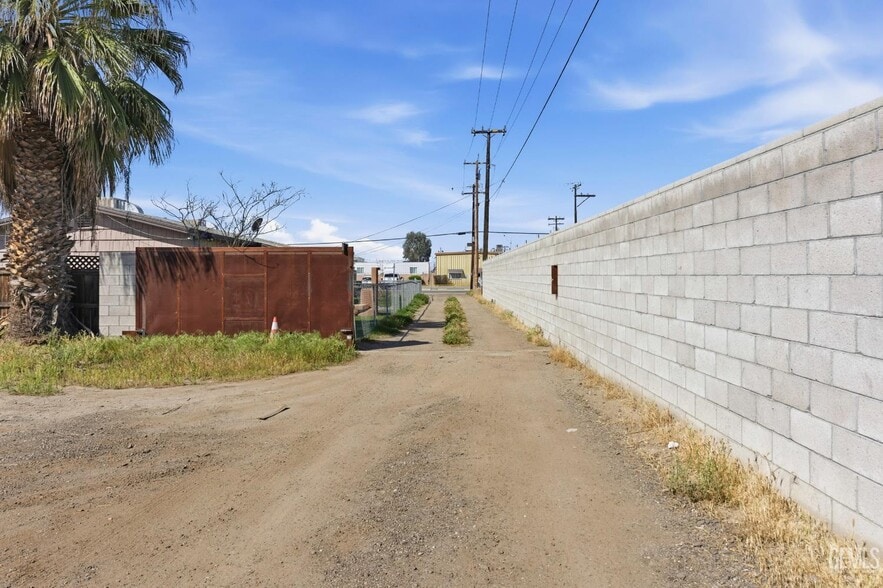 More Photos Of 2800 Patton Way, Bakersfield Specialty For Sale