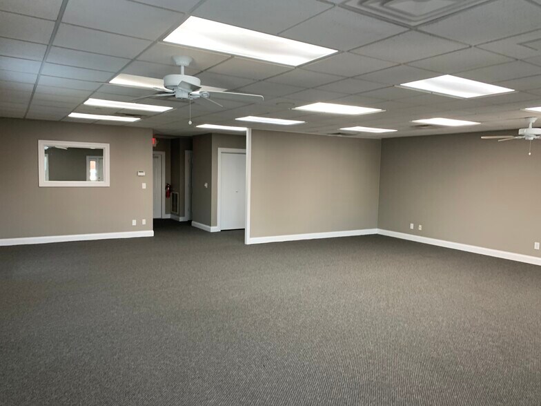 More Photos Of 68 N High St, New Albany Office For Lease