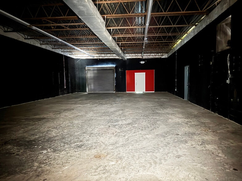 More Photos Of 3010 Hamilton Ave, Baltimore Warehouse For Sale