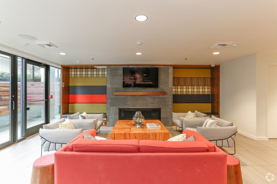 More Photos Of 900 NE 65th St, Seattle Apartments For Lease