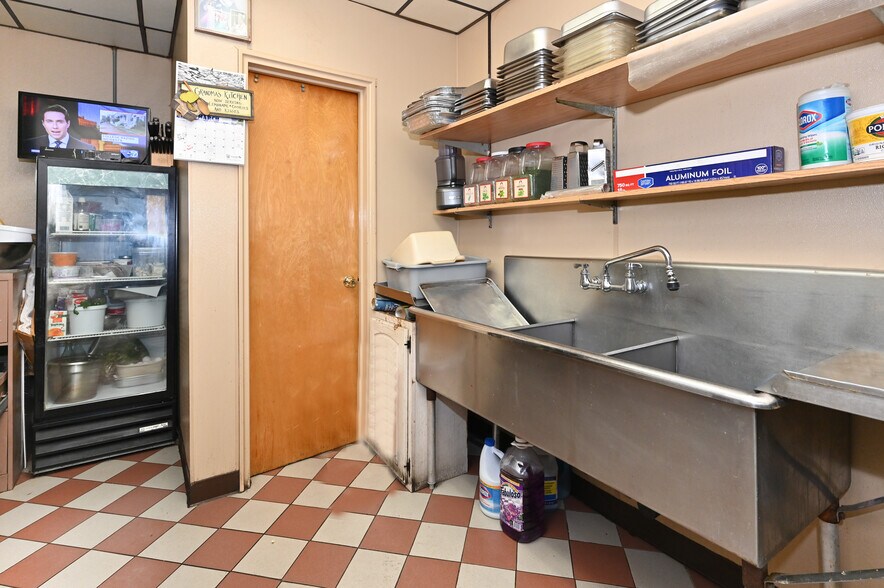 More Photos Of 1420 Park Ave, Merrick Convenience Store For Sale
