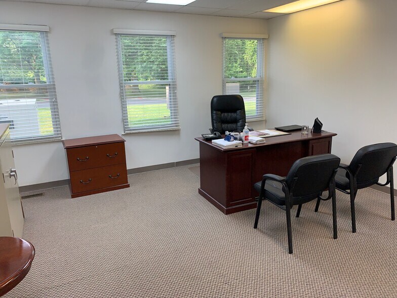 More Photos Of 59 Avenue at the Commons, Shrewsbury Medical For Lease