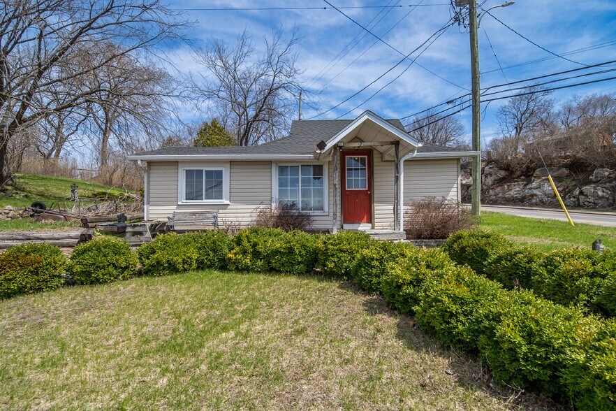 More Photos Of 1004 Medical Center Rd, Sharbot Lake Restaurant For Sale