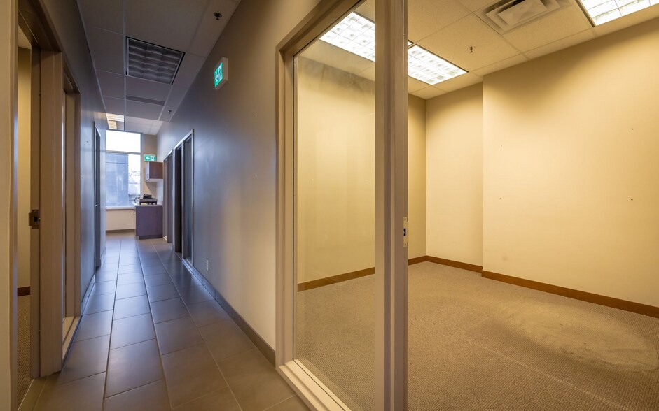 More Photos Of 5465 Production Blvd, Surrey Service For Lease