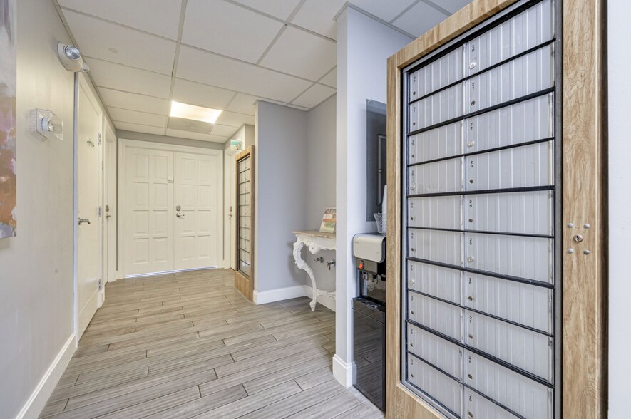 More Photos Of 2706 Alt 19, Palm Harbor Unknown For Lease