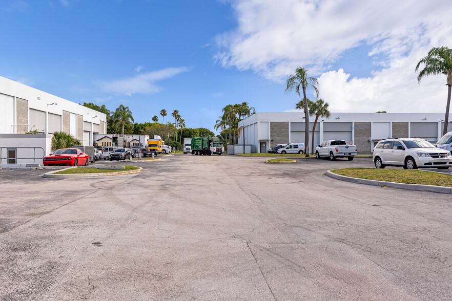 More Photos Of 7640-7696 NW 6th Ave, Boca Raton Unknown For Lease