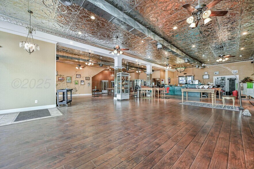 More Photos Of 119 W Kingsmill Ave, Pampa Storefront Retail Office For Sale