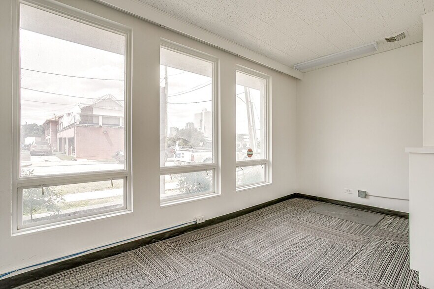 More Photos Of 1413 Rio Grande Ave, Fort Worth Office For Lease