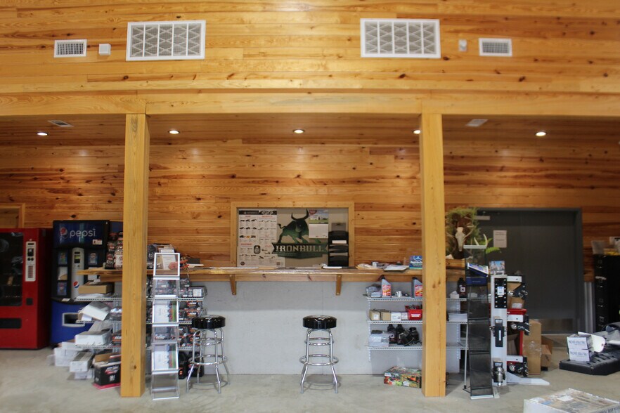 More Photos Of 7674 Hwy 25, Brandon Warehouse For Sale