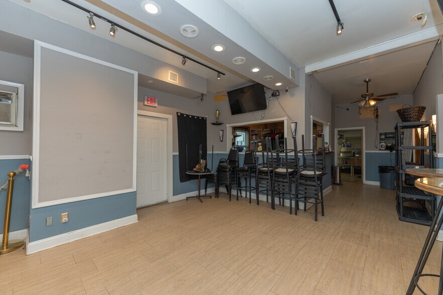 More Photos Of 117 N Lake Ave, Albany Storefront Retail Residential For Sale