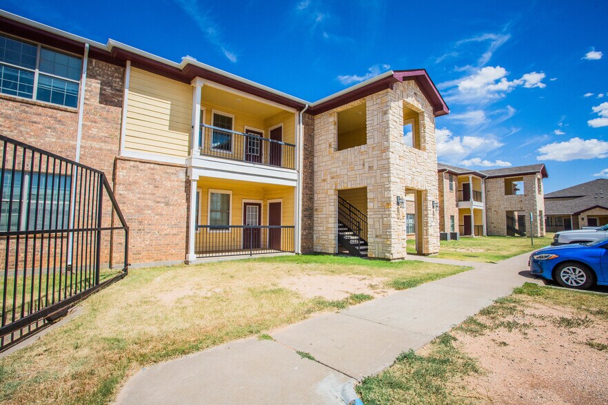More Photos Of 2627 Oak Dr, Lubbock Apartments For Sale
