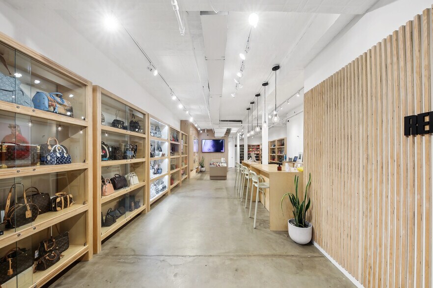 More Photos Of 390 W Broadway, New York Apartments For Lease