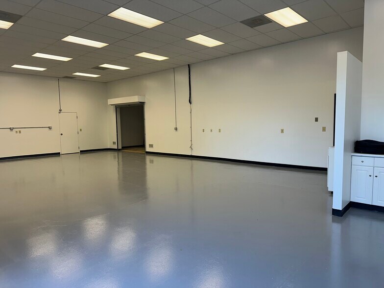 More Photos Of 1407-1439 Research Park Dr, Dayton Loft Creative Space For Lease
