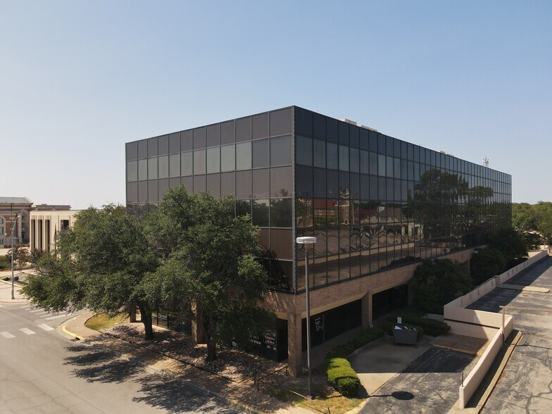 More Photos Of 333 W Main St, Ardmore Medical For Sale