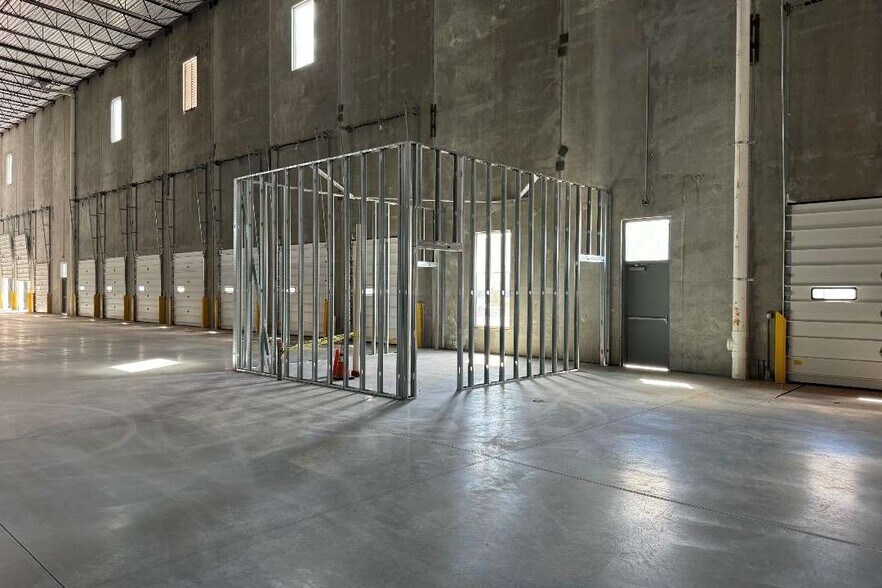 More Photos Of 110 Belmont Dr, Somerset Warehouse For Lease