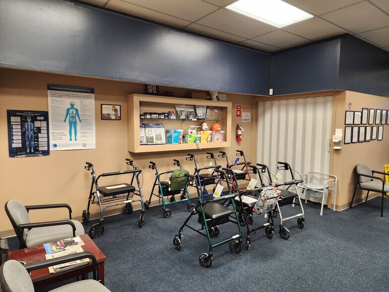 More Photos Of 405 Chestnut St, Atlantic Storefront For Sale