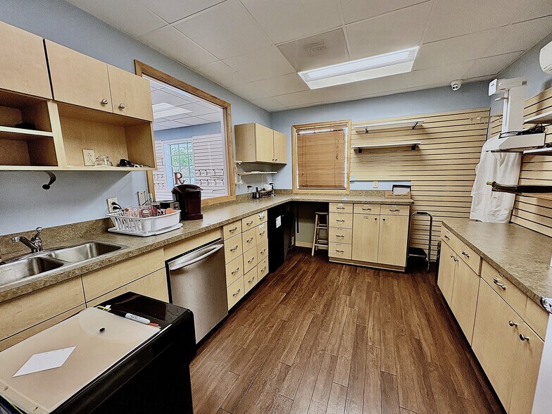 More Photos Of 910 Old Camp Rd, Lady Lake Medical For Lease