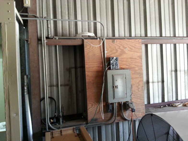 More Photos Of 7812 Symmes Rd, Gibsonton Service For Lease