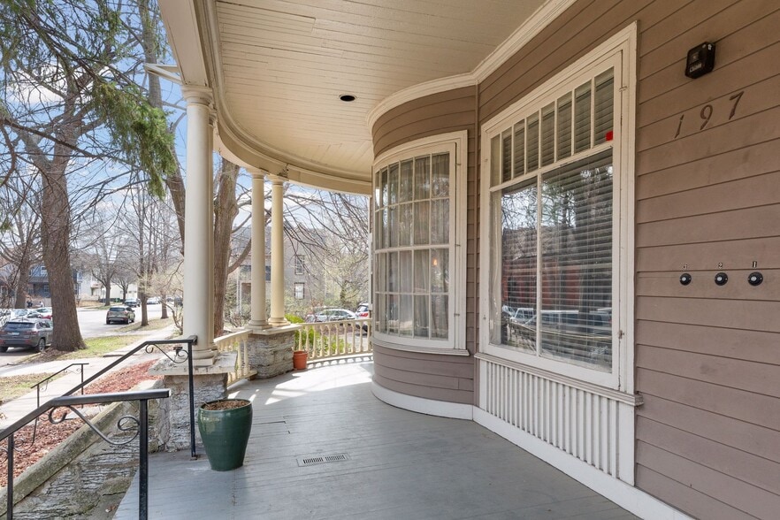 More Photos Of 197 Kent St, Saint Paul Multifamily For Sale