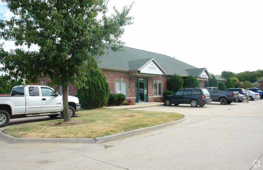 Primary Photo Of 66-72 W Sunbridge Dr, Fayetteville Office For Lease