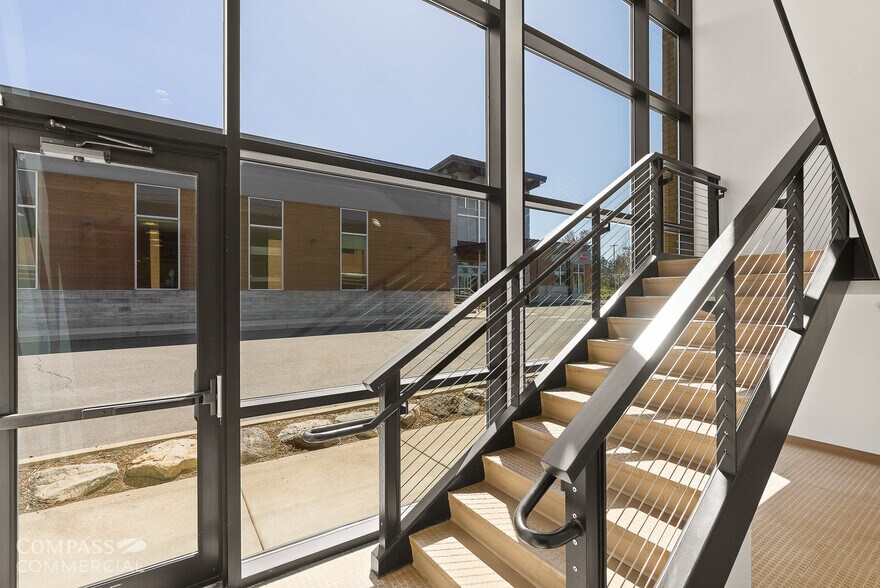 More Photos Of 123 SW Columbia St, Bend Office For Sale