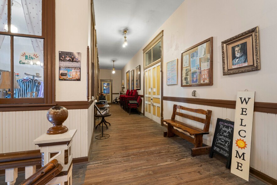 More Photos Of 106 W Oak St, Arcadia Storefront For Sale