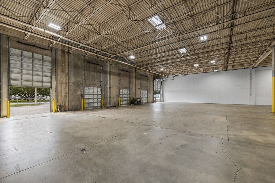 More Photos Of 12300 NW 32nd Ave, Miami Warehouse For Lease