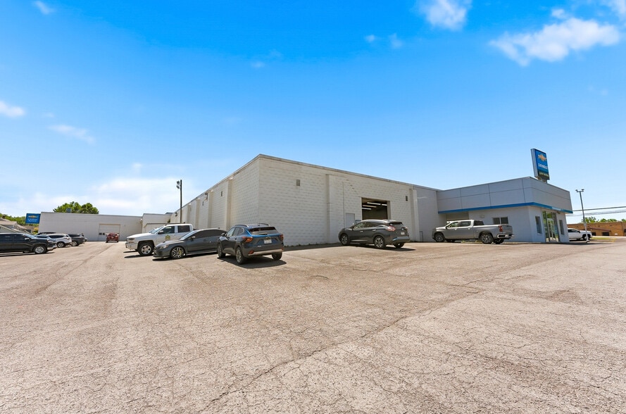 More Photos Of 1229 Country Club Rd, Fairmont Auto Dealership For Sale