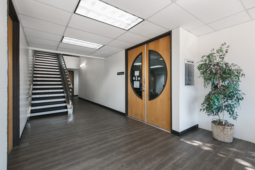 More Photos Of 21049 Devonshire St, Chatsworth Office Residential For Lease