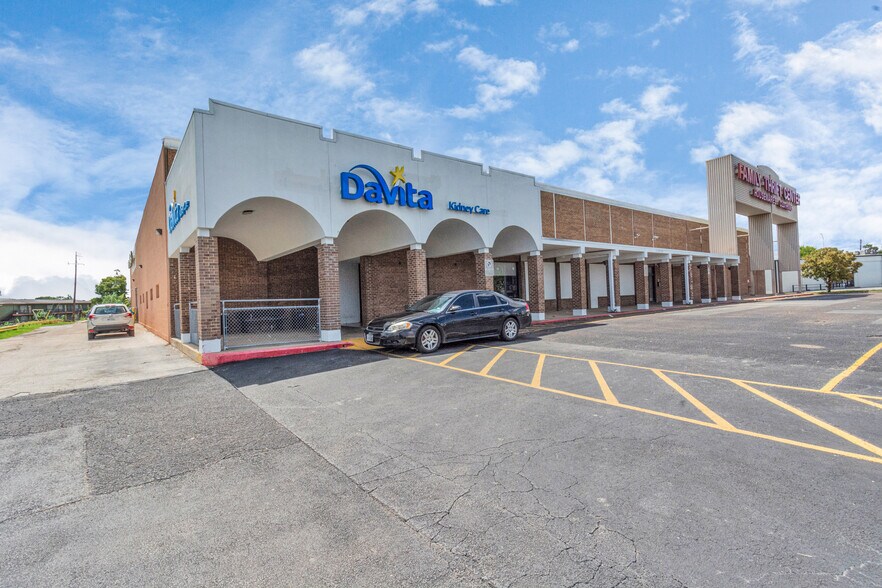 More Photos Of 614 S Wayside Dr, Houston Storefront For Lease