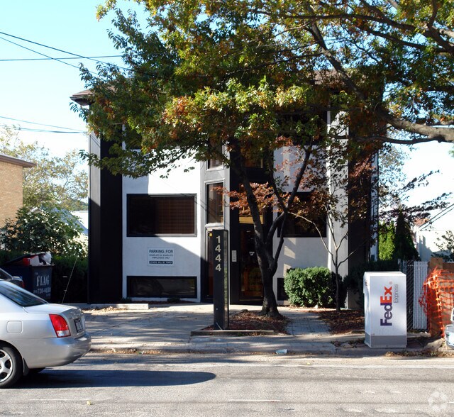 More Photos Of 1444 Clove Rd, Staten Island Office For Lease