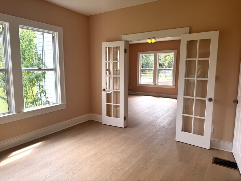 More Photos Of 904 E Moody Blvd, Bunnell Office For Lease