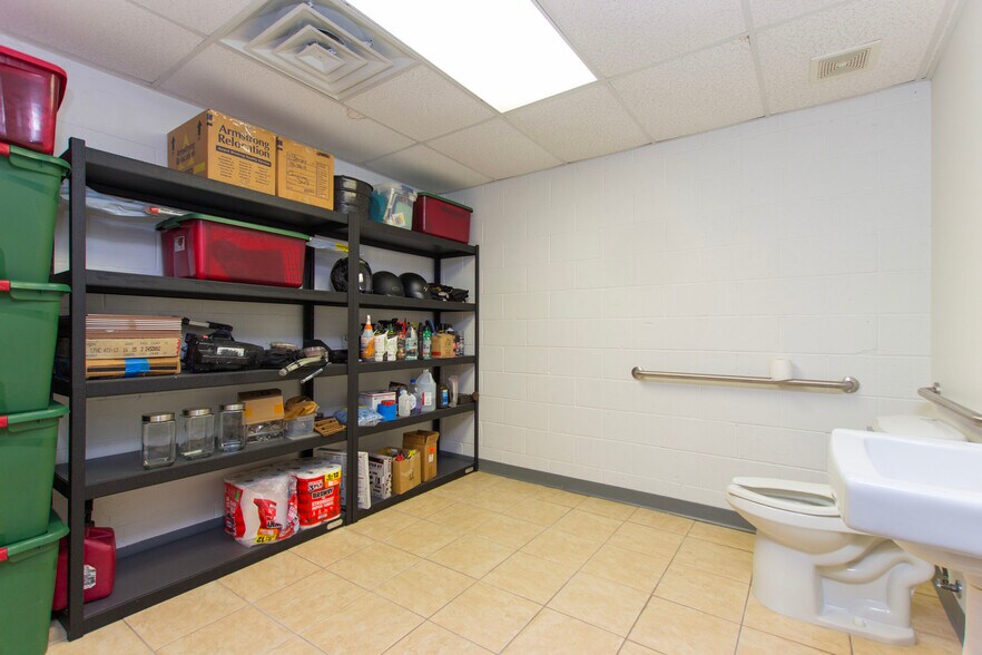 More Photos Of 4058 S Memorial Pky, Huntsville Warehouse For Sale