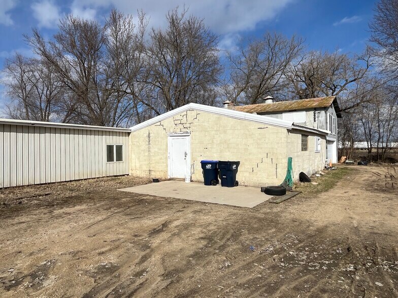 More Photos Of N3830 River Rd, Columbus Light Manufacturing For Sale