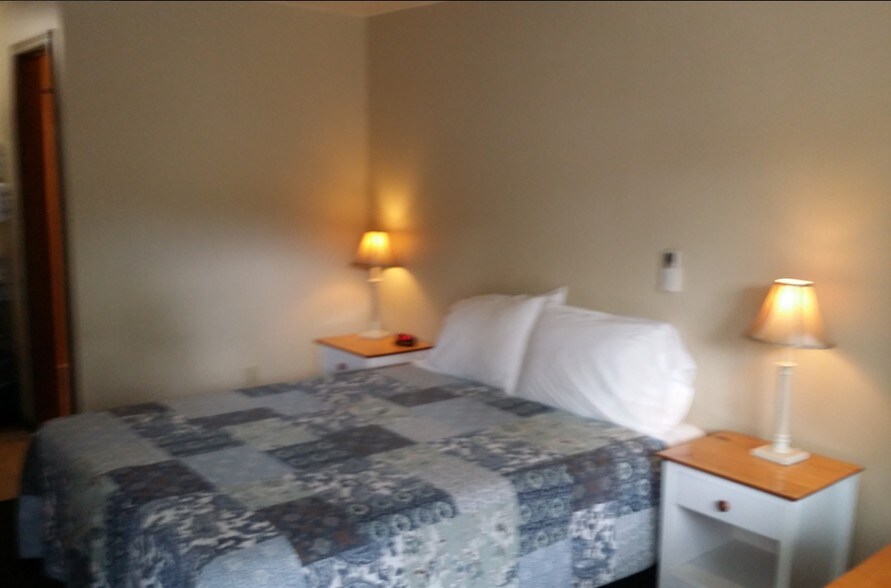 More Photos Of 616 Mill St, Maupin Hotel For Sale